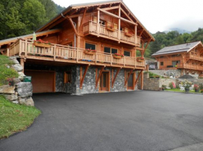 CHALET INDIVIDUEL TRES ENSOLEILLE AU CALME VUE IMPRENABLE Saint-Etienne-De-Tinée